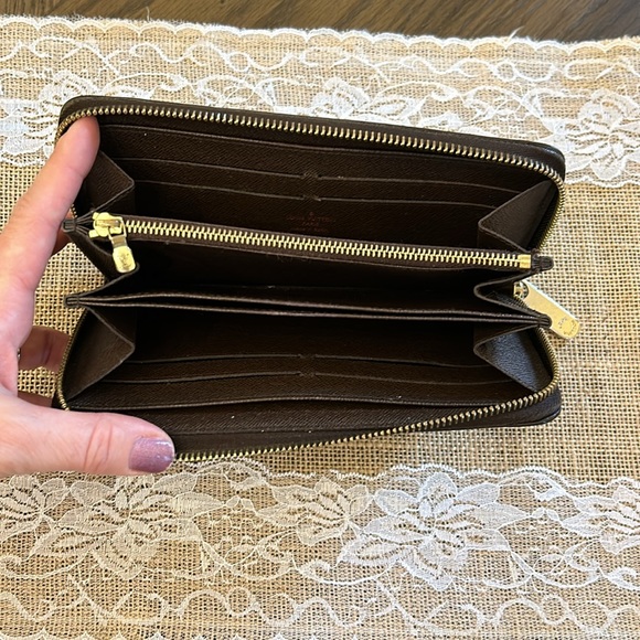 AUTHENTIC Louis Vuitton DAMIER EBENE zippy wallet with no signs of wear - Picture 7 of 13